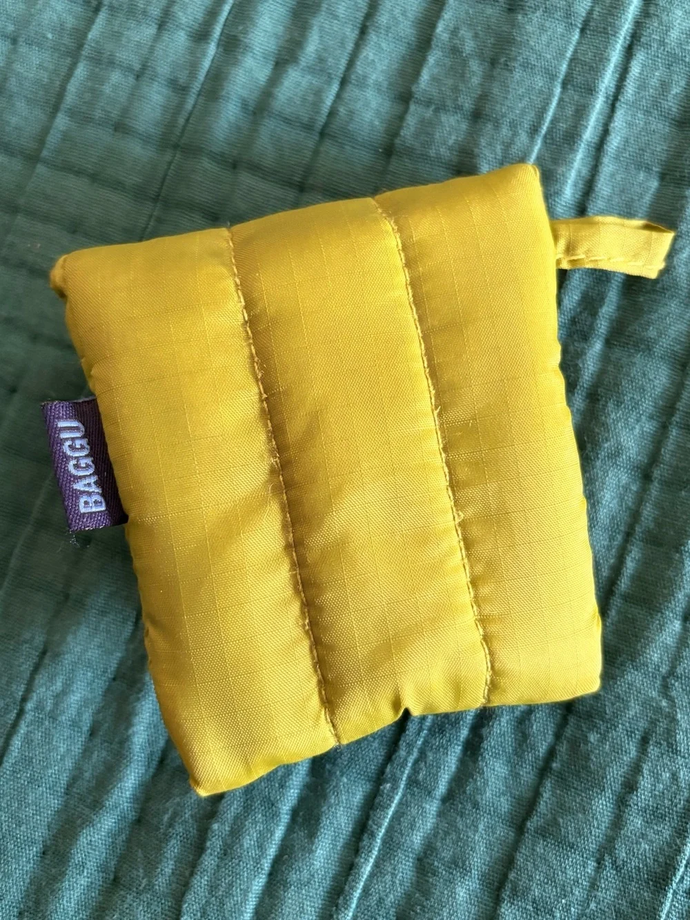 Baggu puffy earbuds case in Green Juice - Picture 2 of 3